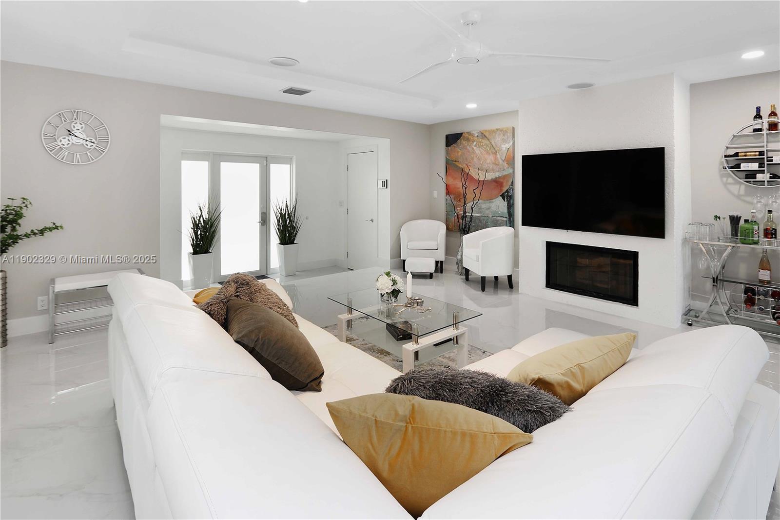 View photos, virtual tours, details... 404 Coconut Isle Dr