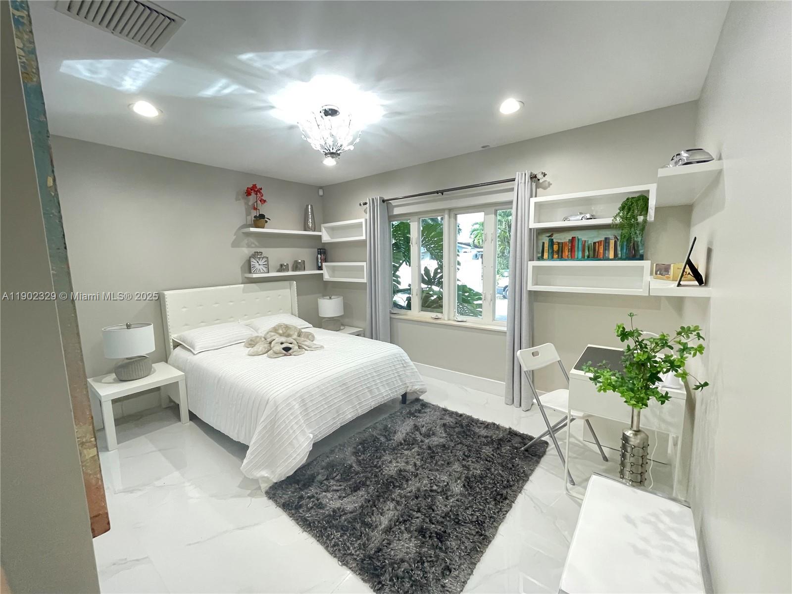 VENICE 8-12 B - Residential