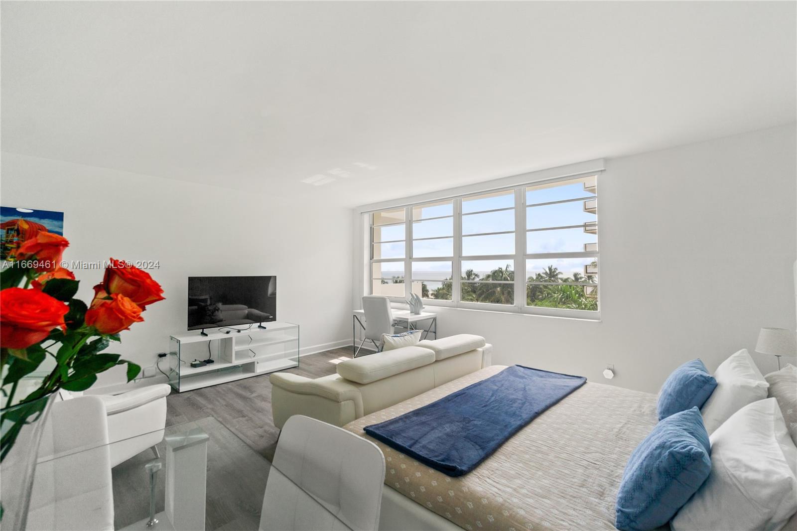 Rental Property at 100 Lincoln Rd 538, Miami Beach, Miami-Dade County, Florida - Bathrooms: 1  - $2,800 MO.