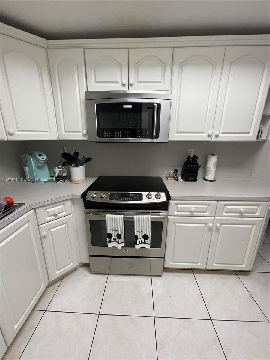 POINCIANA LAKES VILLAS CO - Residential Lease