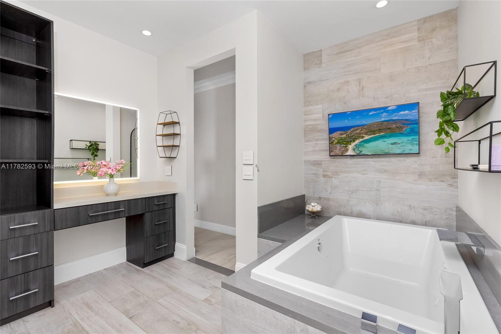 LONG LAKE RANCHES - Residential