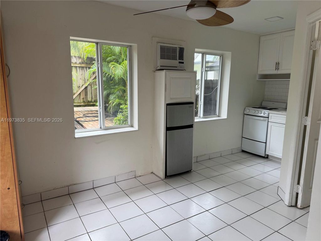 Photo of Hollywood, FL 33020 (MLS # A11973835)