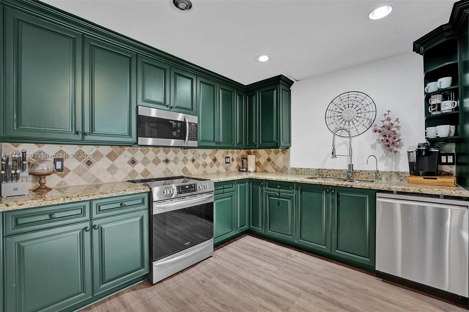 HILLSBORO HARBOR UNIT C - Residential