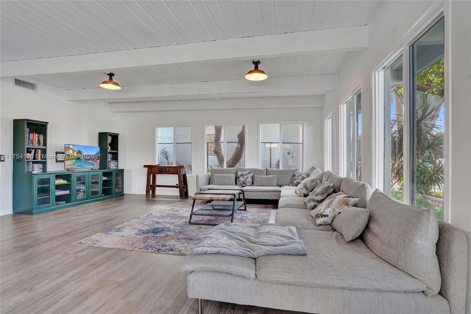 HILLSBORO HARBOR UNIT C - Residential
