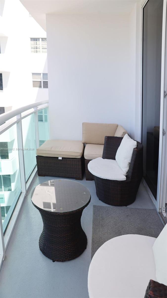 RESIDENCES ON HOLLYWOOD B - Residential