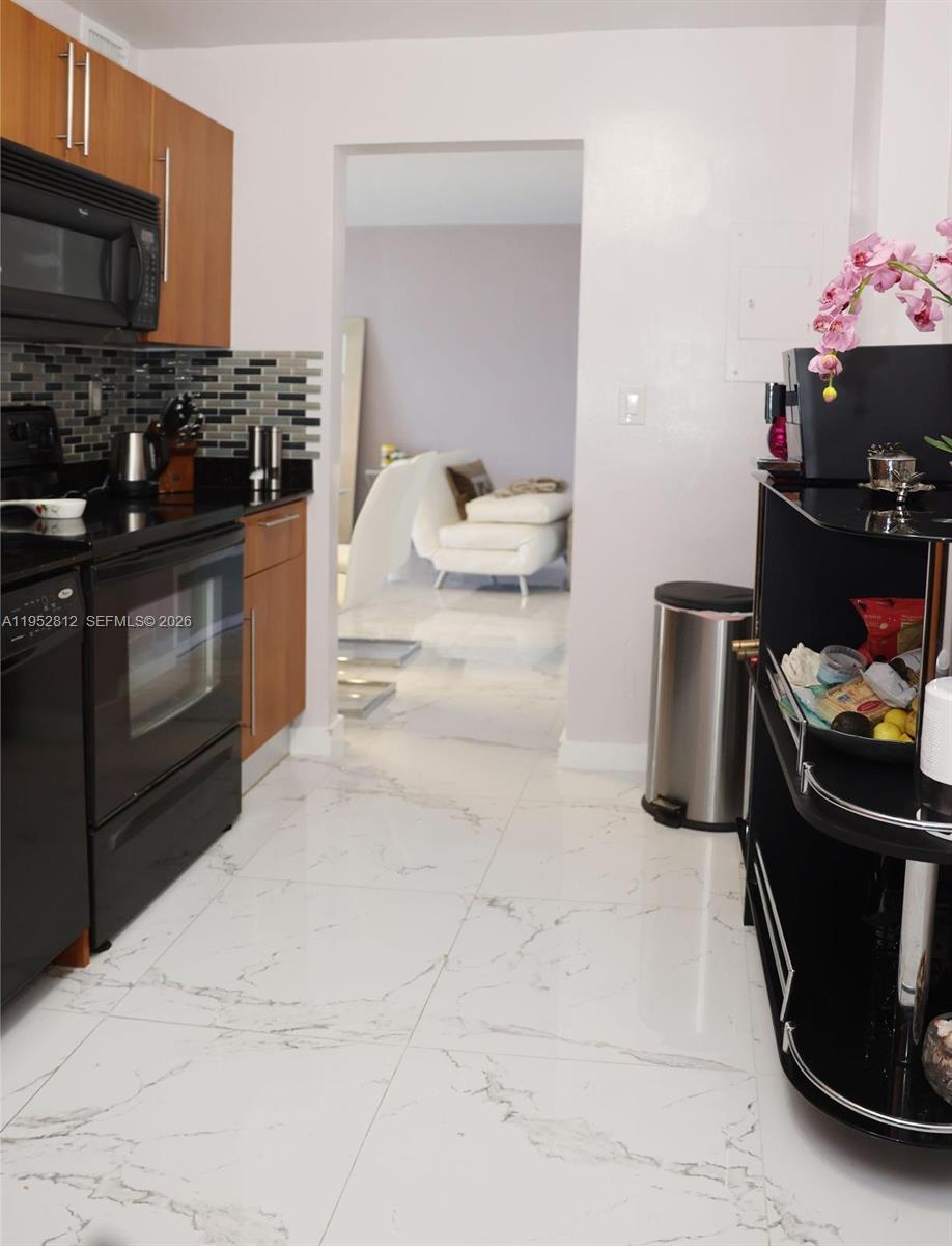 RESIDENCES ON HOLLYWOOD B - Residential