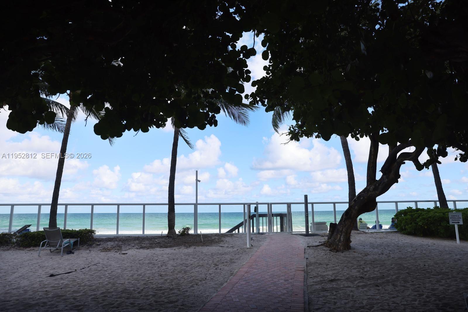 RESIDENCES ON HOLLYWOOD B - Residential