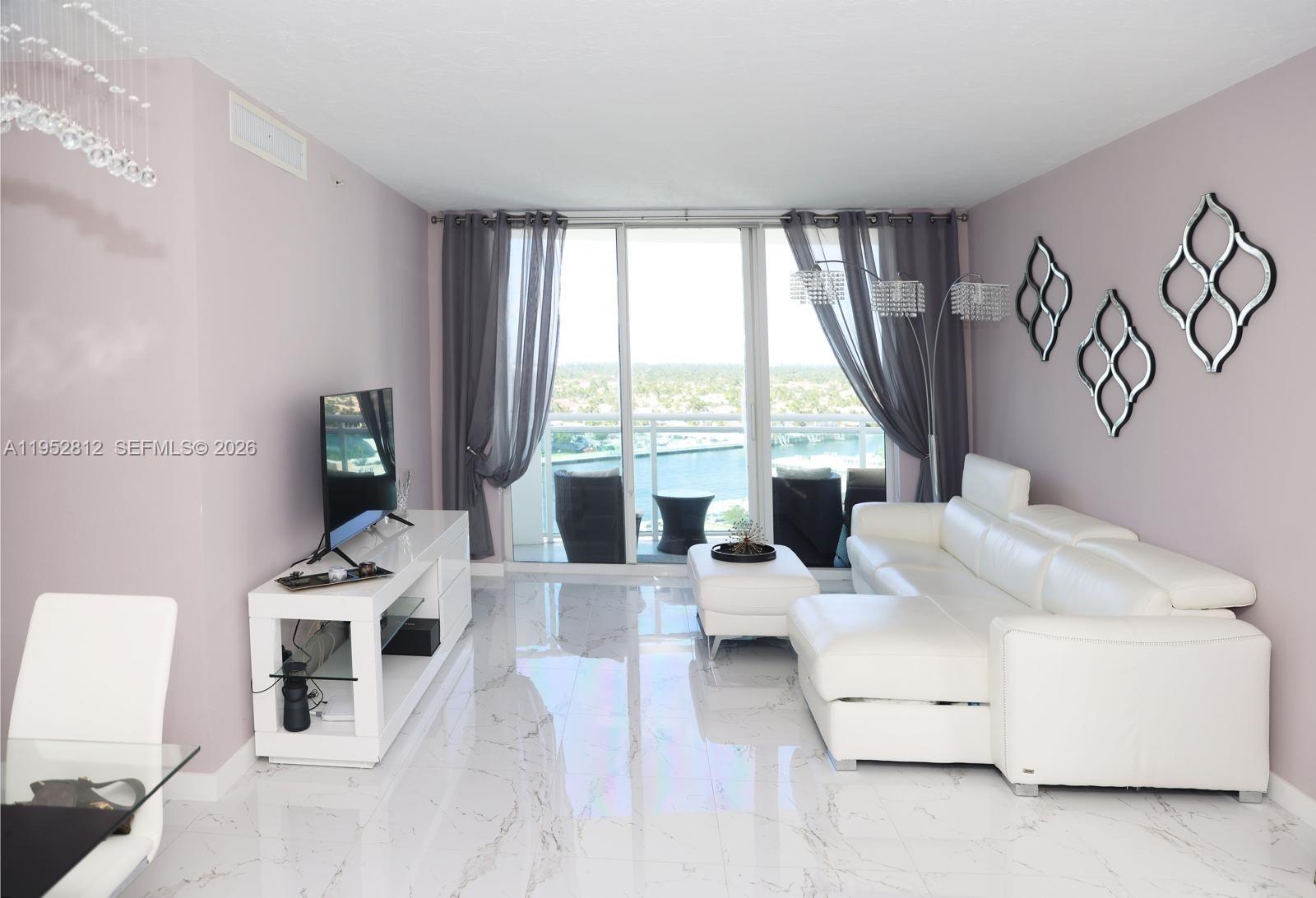 RESIDENCES ON HOLLYWOOD B - Residential