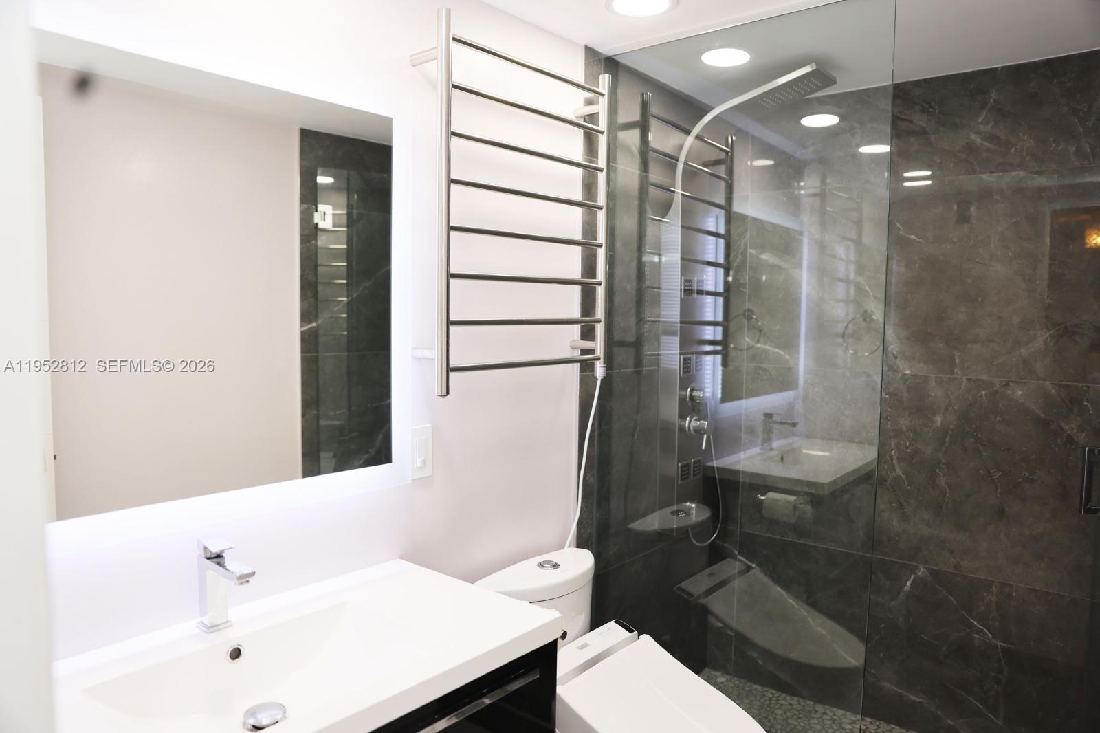 RESIDENCES ON HOLLYWOOD B - Residential