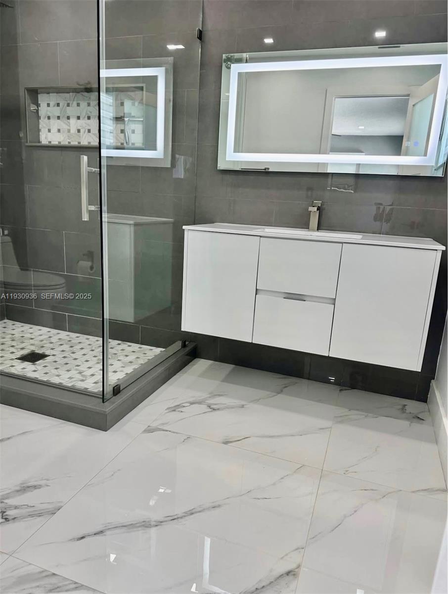 KENDALE LAKES SEC TWO - Residential