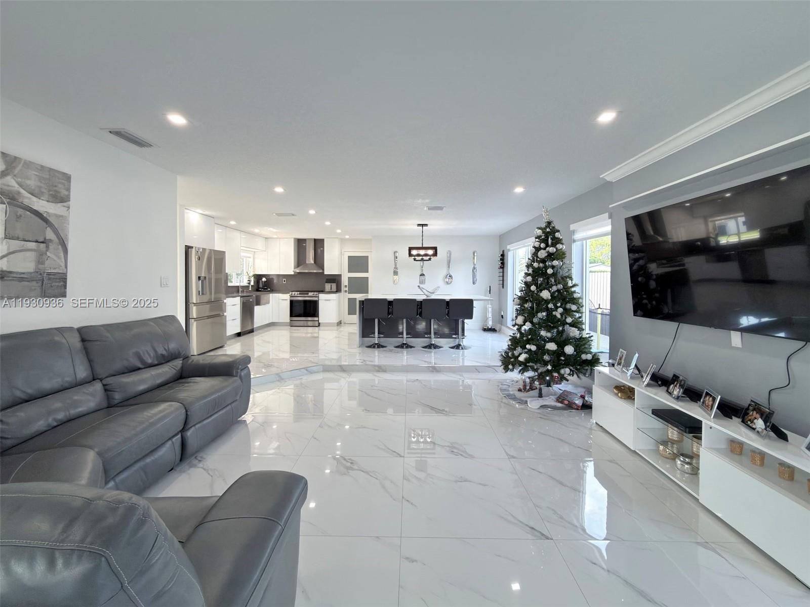 KENDALE LAKES SEC TWO - Residential