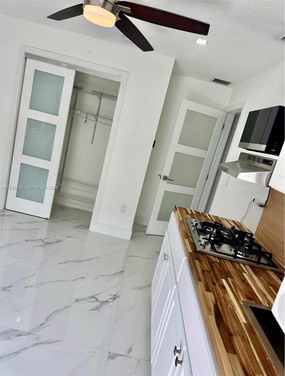 KENDALE LAKES SEC TWO - Residential