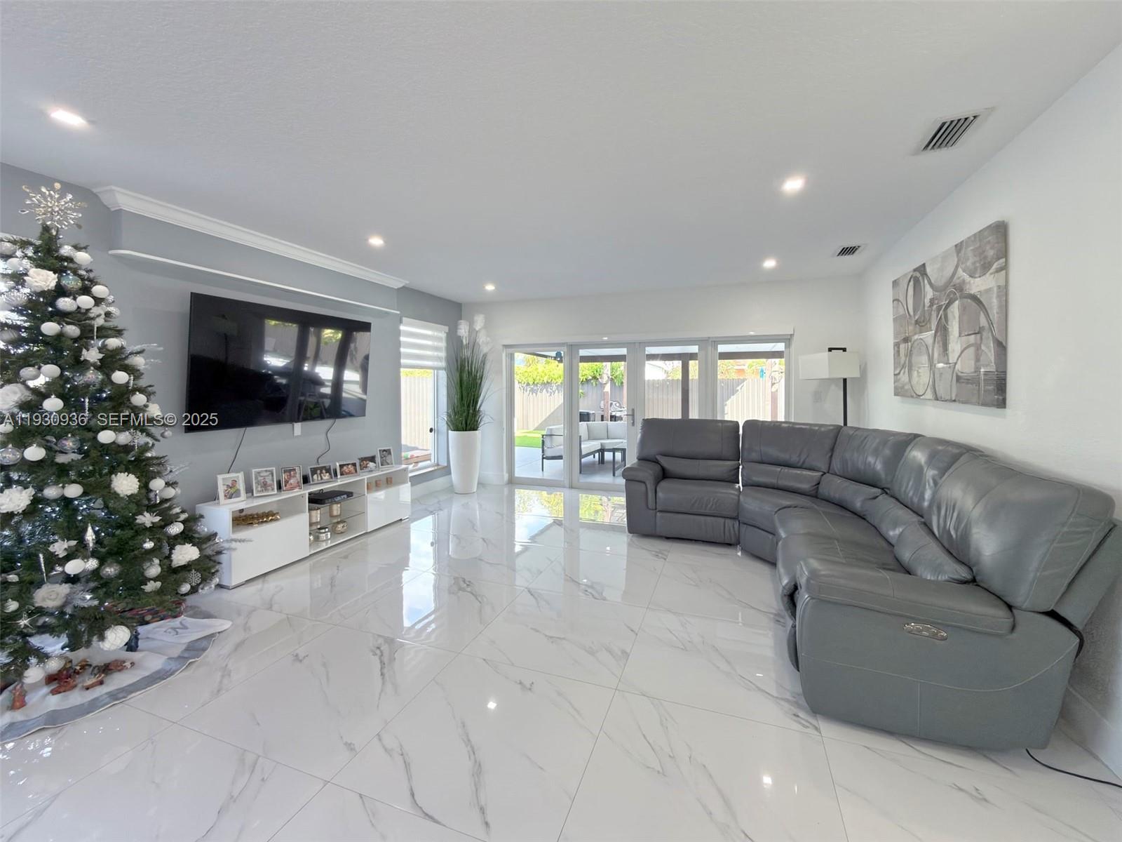 KENDALE LAKES SEC TWO - Residential