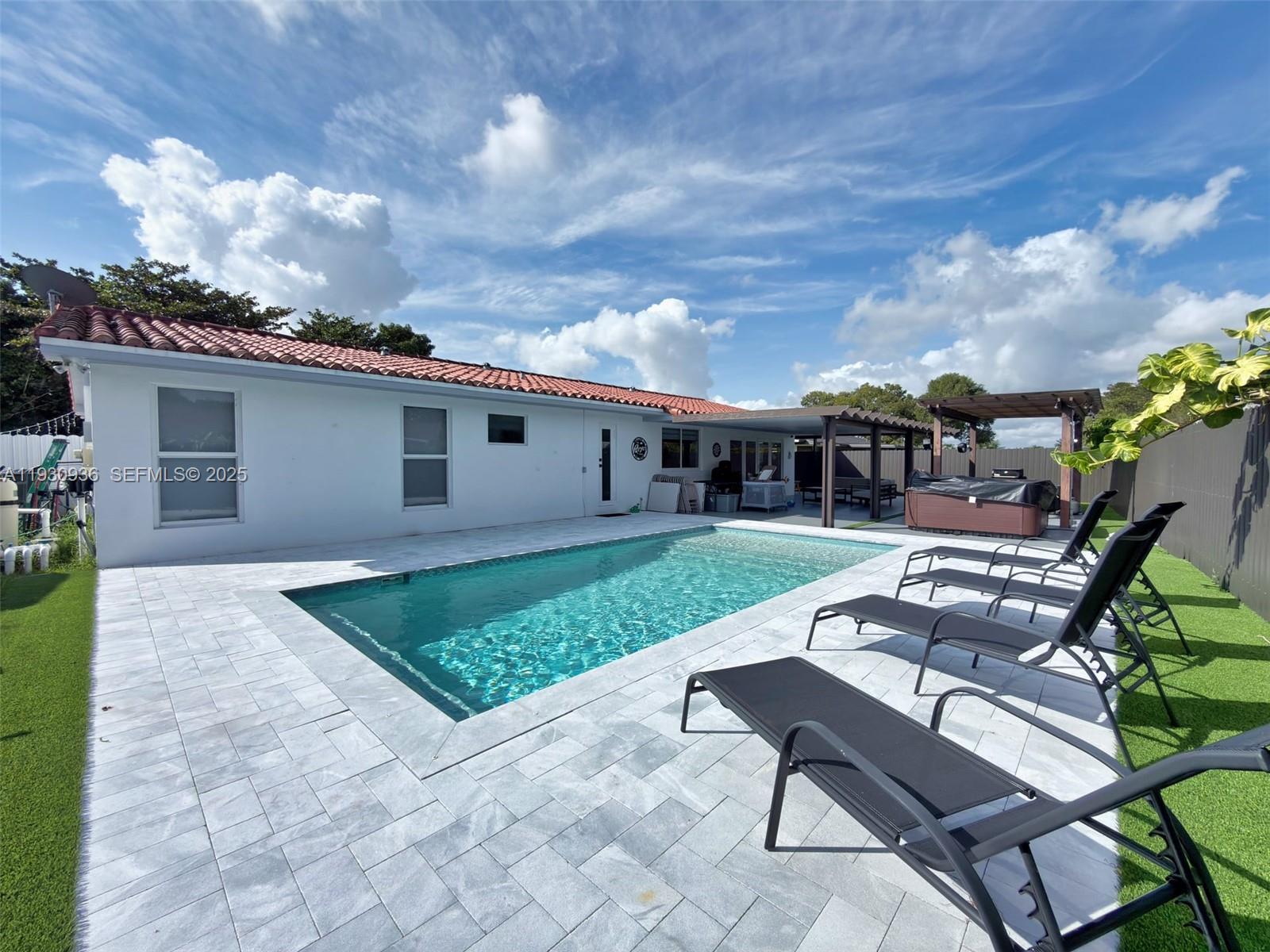 KENDALE LAKES SEC TWO - Residential