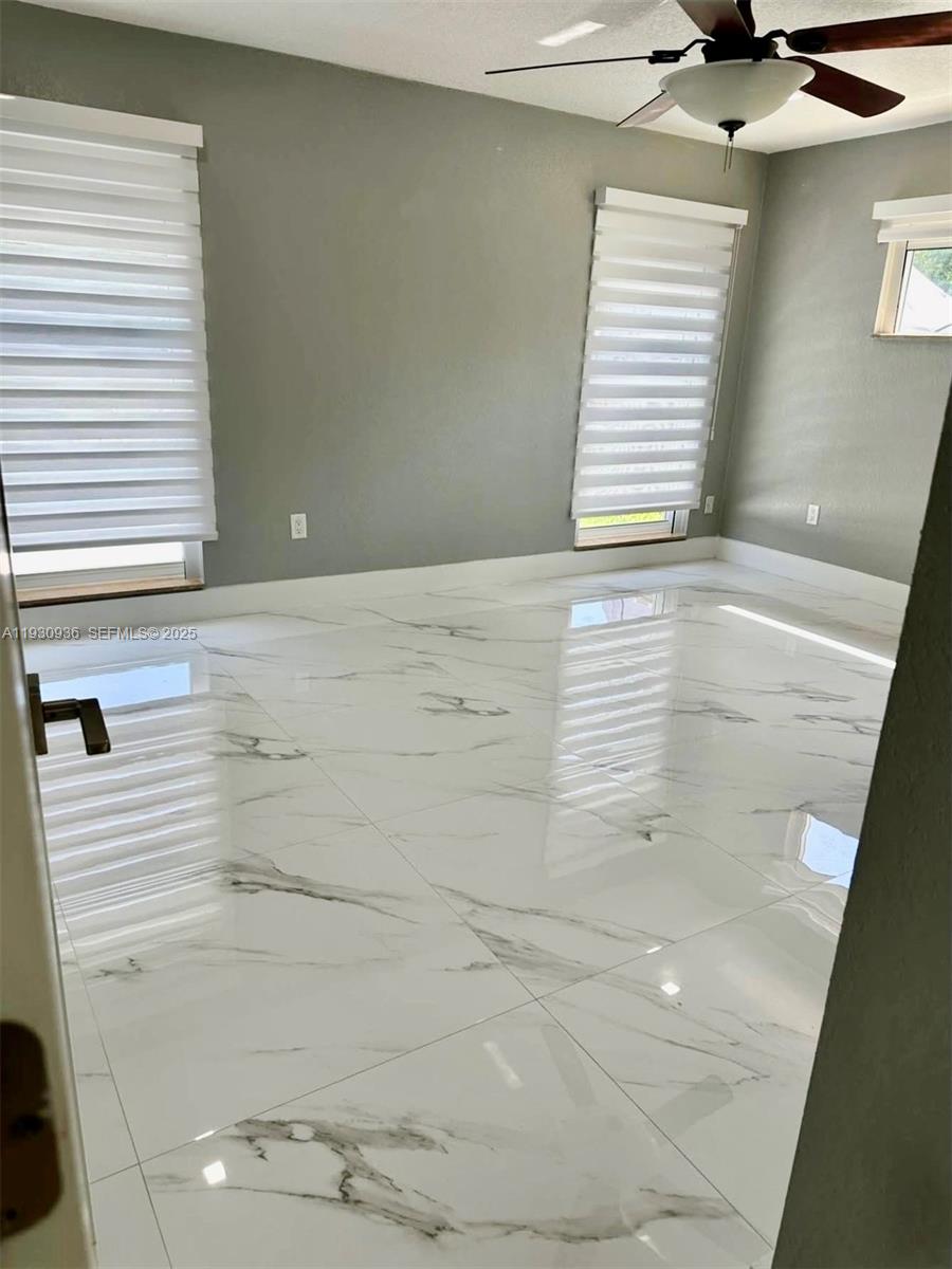 KENDALE LAKES SEC TWO - Residential