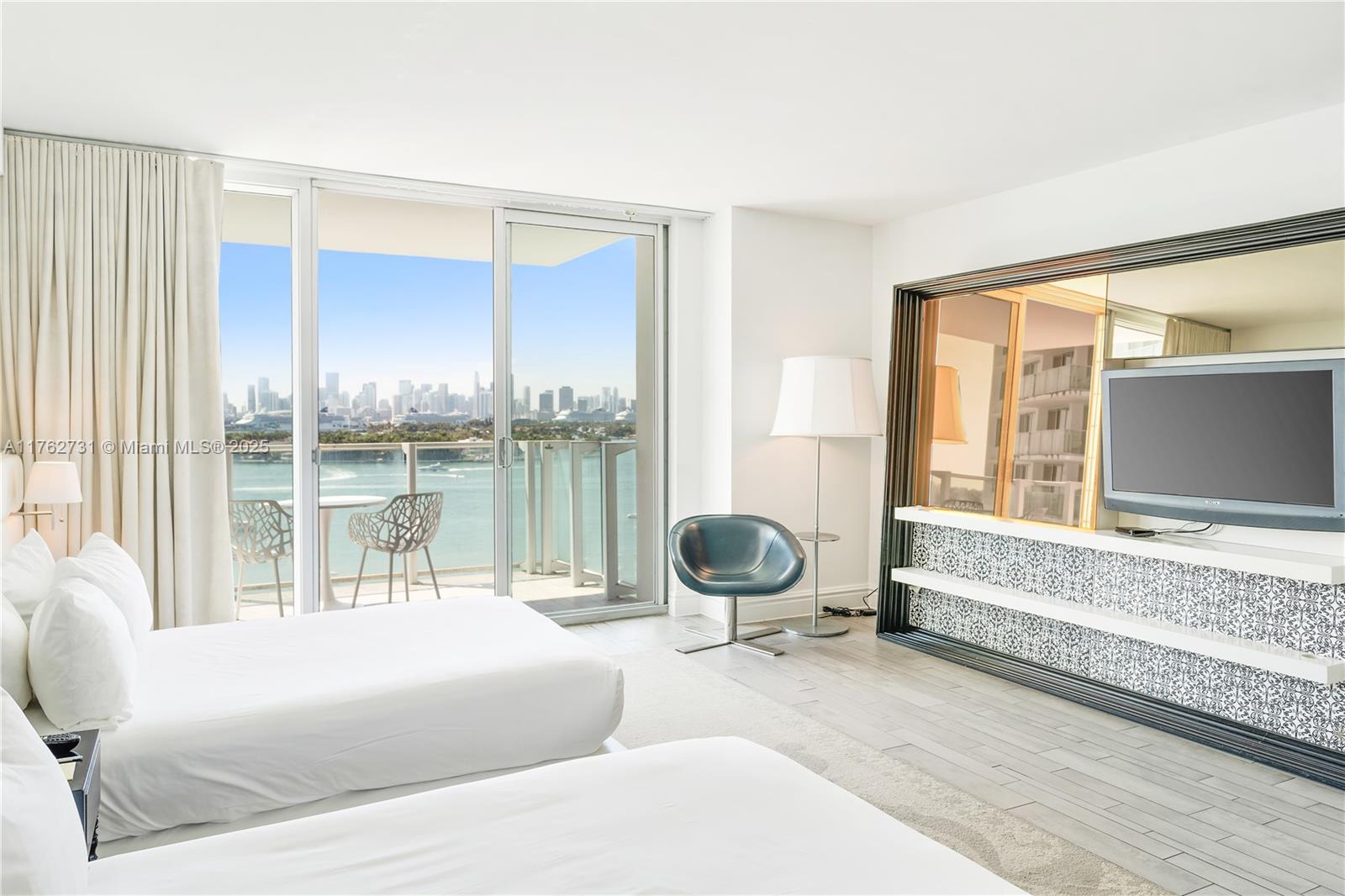1100 West Ave 1212