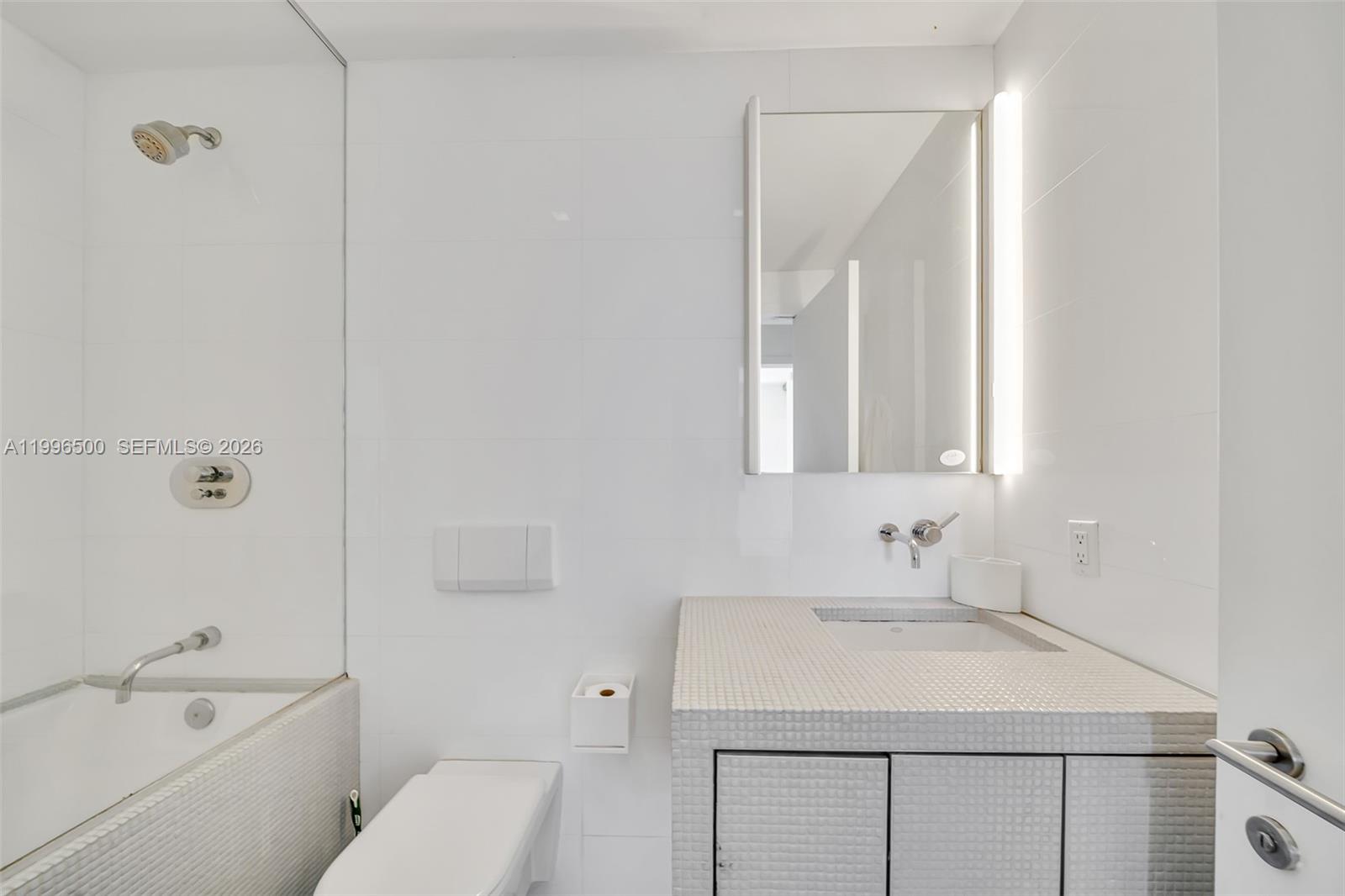 THE EMERALDBAY @ KEY COLO - Residential Lease