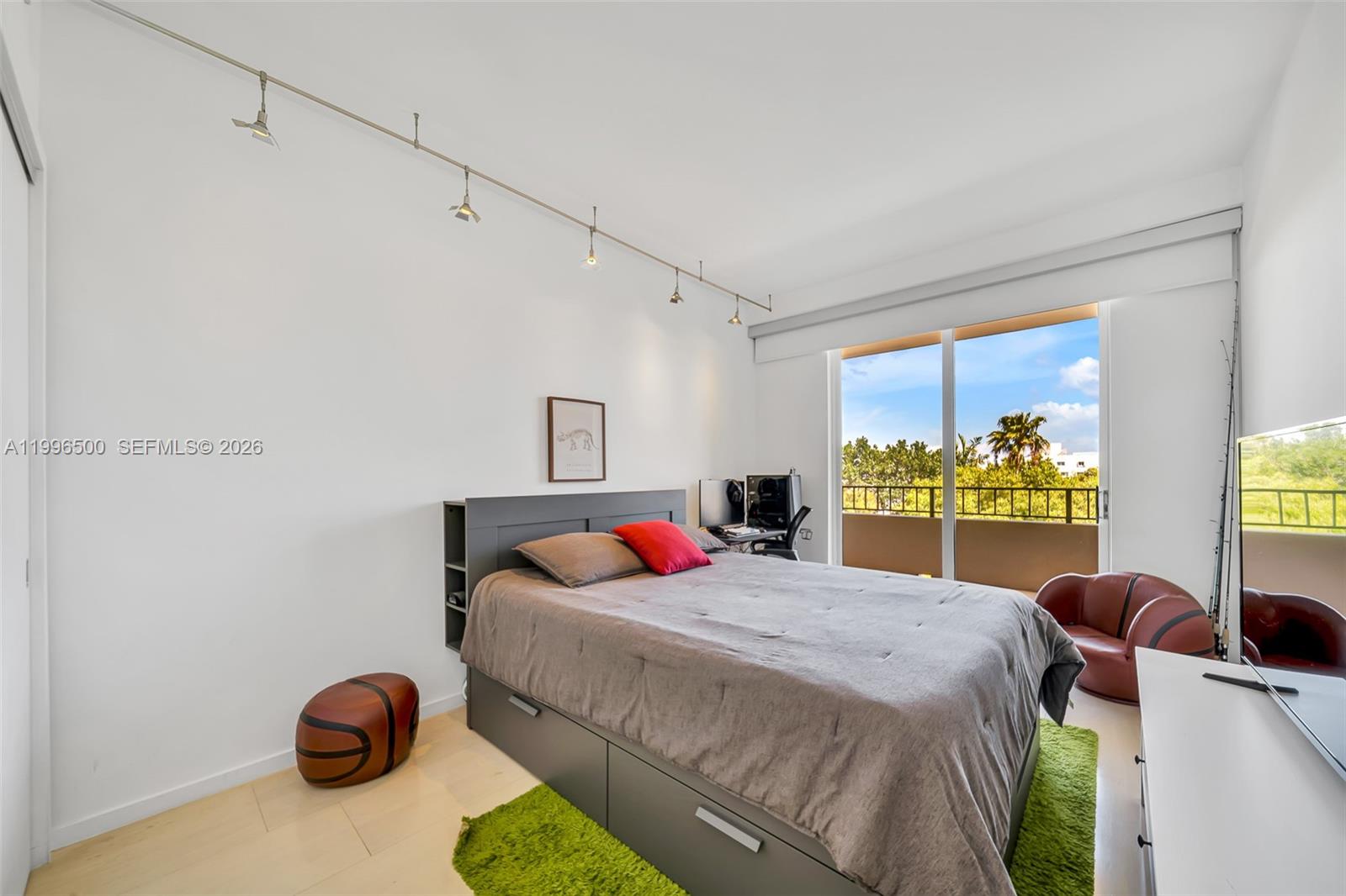 THE EMERALDBAY @ KEY COLO - Residential Lease