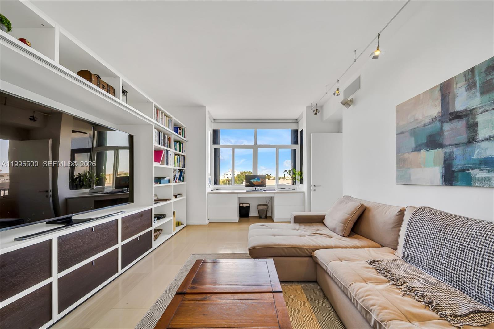 THE EMERALDBAY @ KEY COLO - Residential Lease