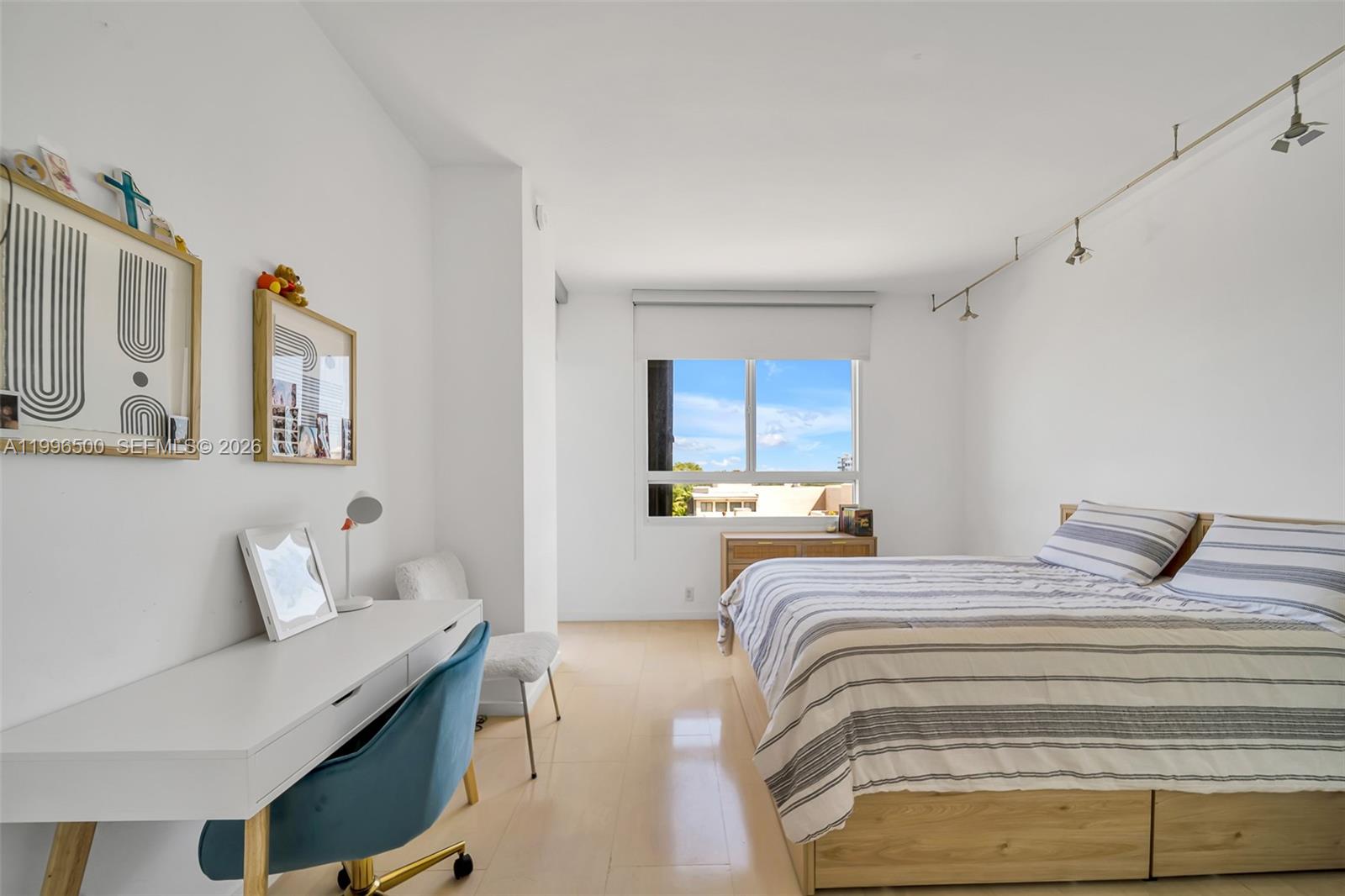 THE EMERALDBAY @ KEY COLO - Residential Lease