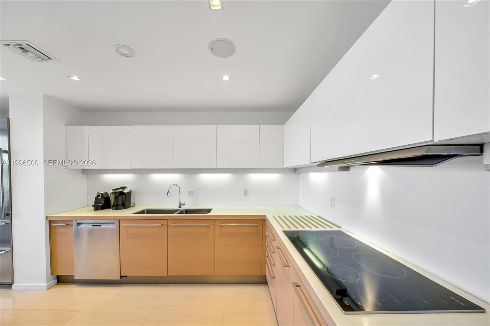 THE EMERALDBAY @ KEY COLO - Residential Lease