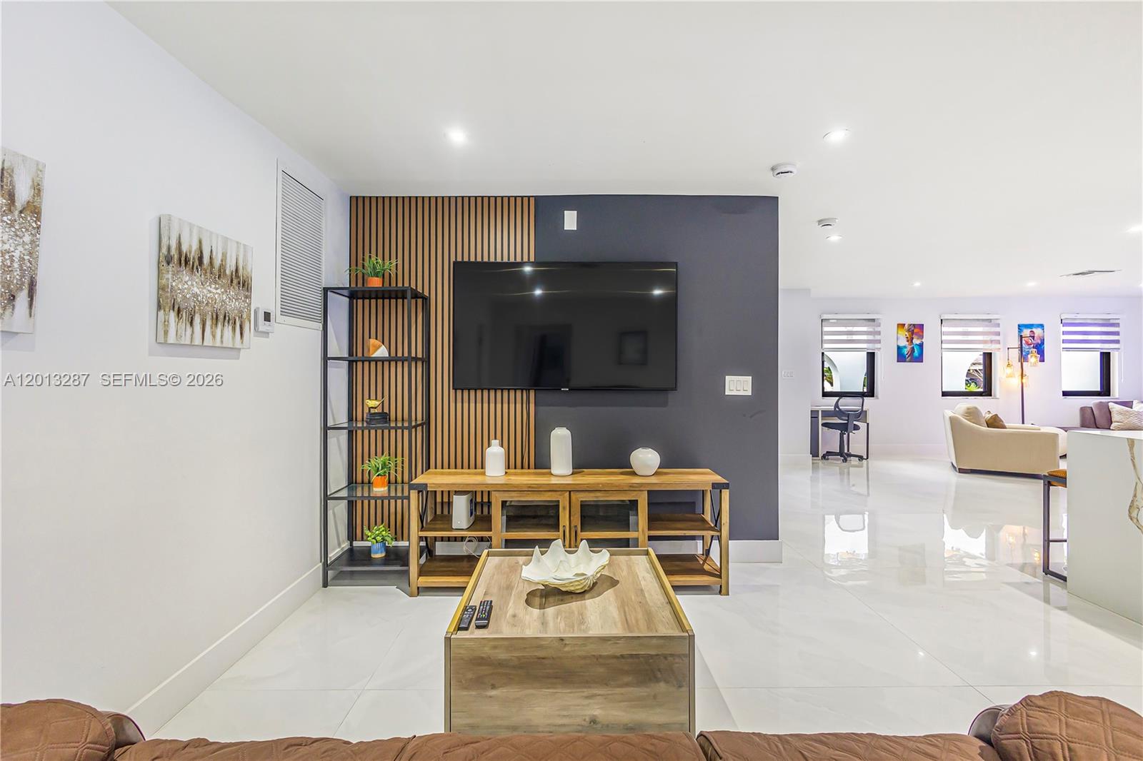 MIAMI LAKES EAGLE NEST SE - Residential