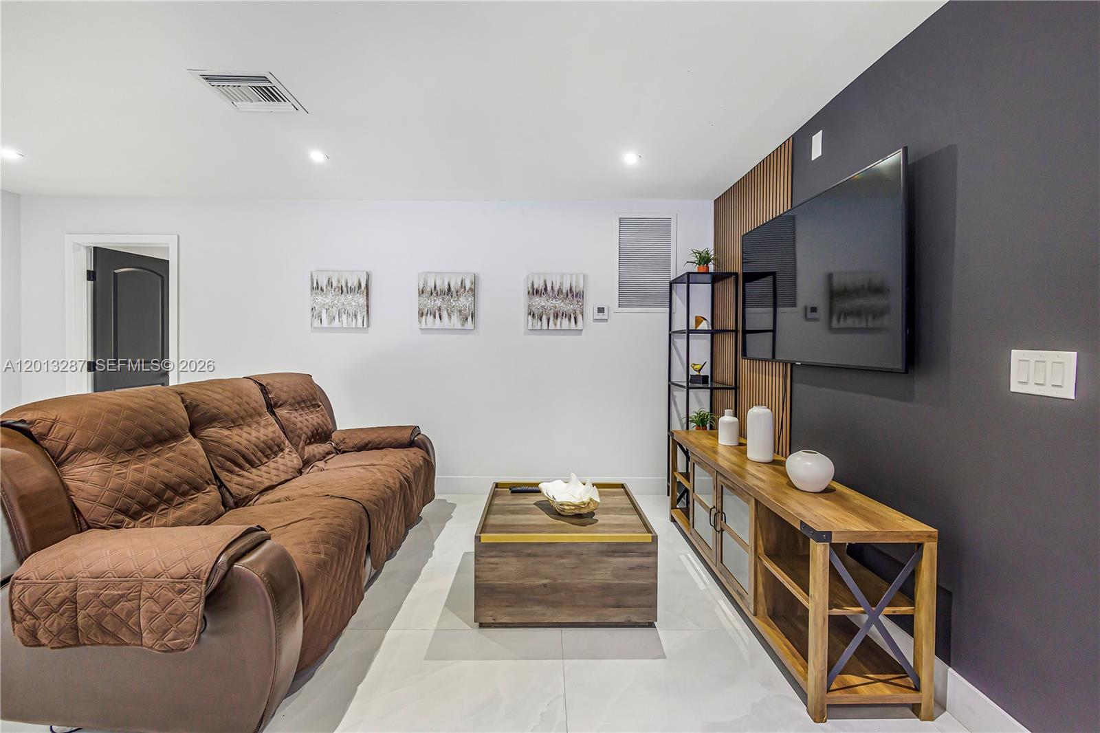 MIAMI LAKES EAGLE NEST SE - Residential