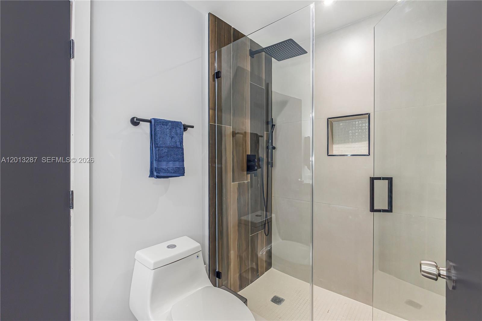 MIAMI LAKES EAGLE NEST SE - Residential