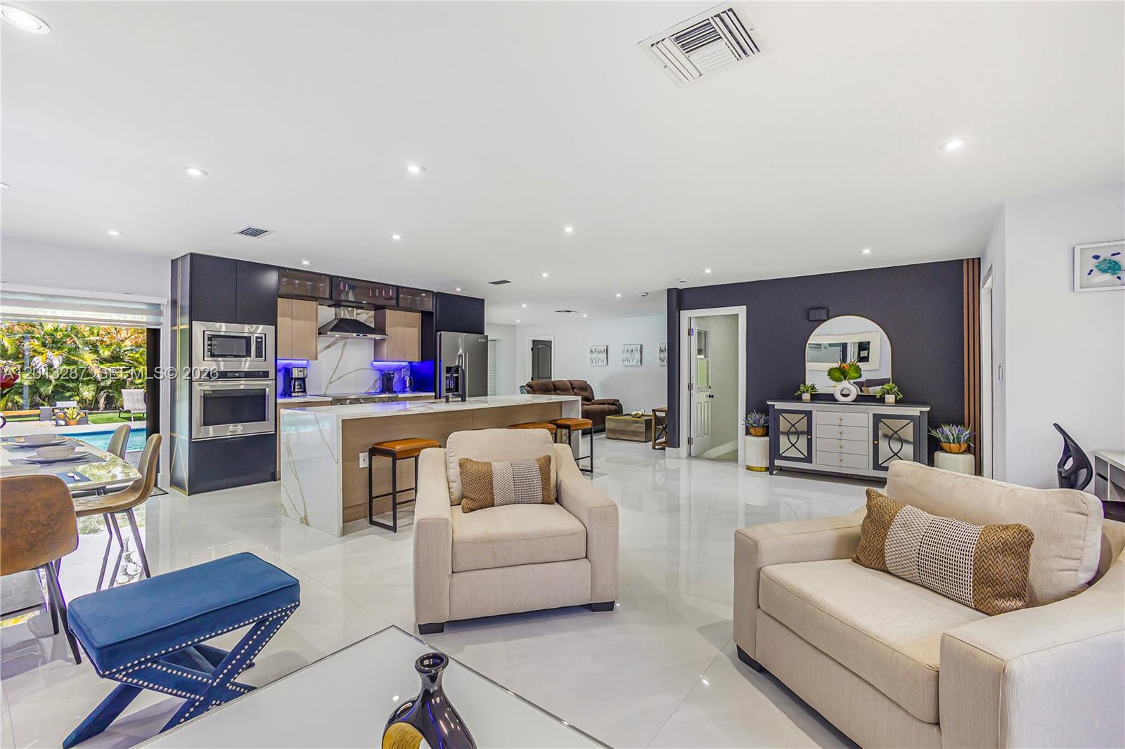 MIAMI LAKES EAGLE NEST SE - Residential