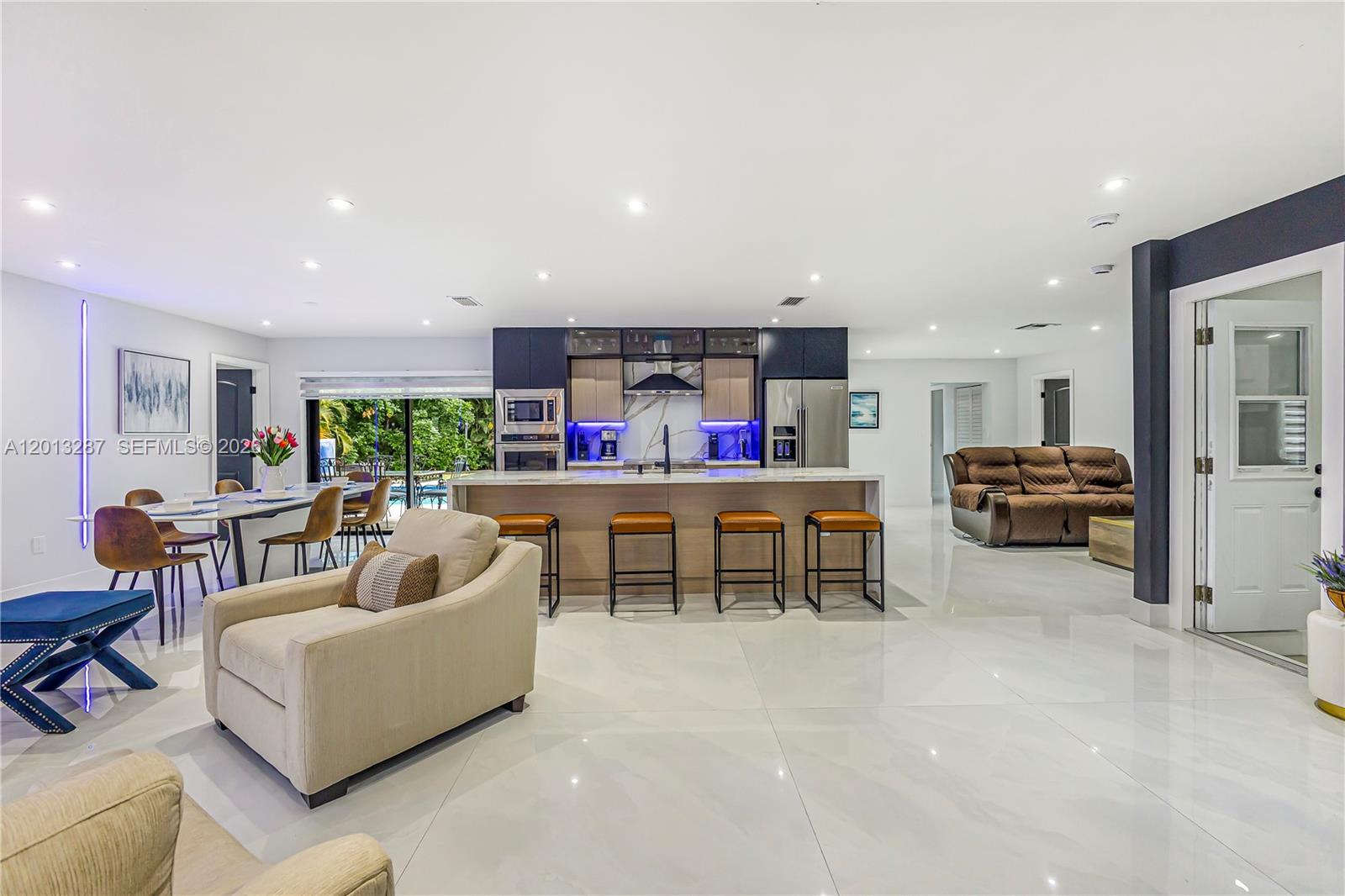 MIAMI LAKES EAGLE NEST SE - Residential