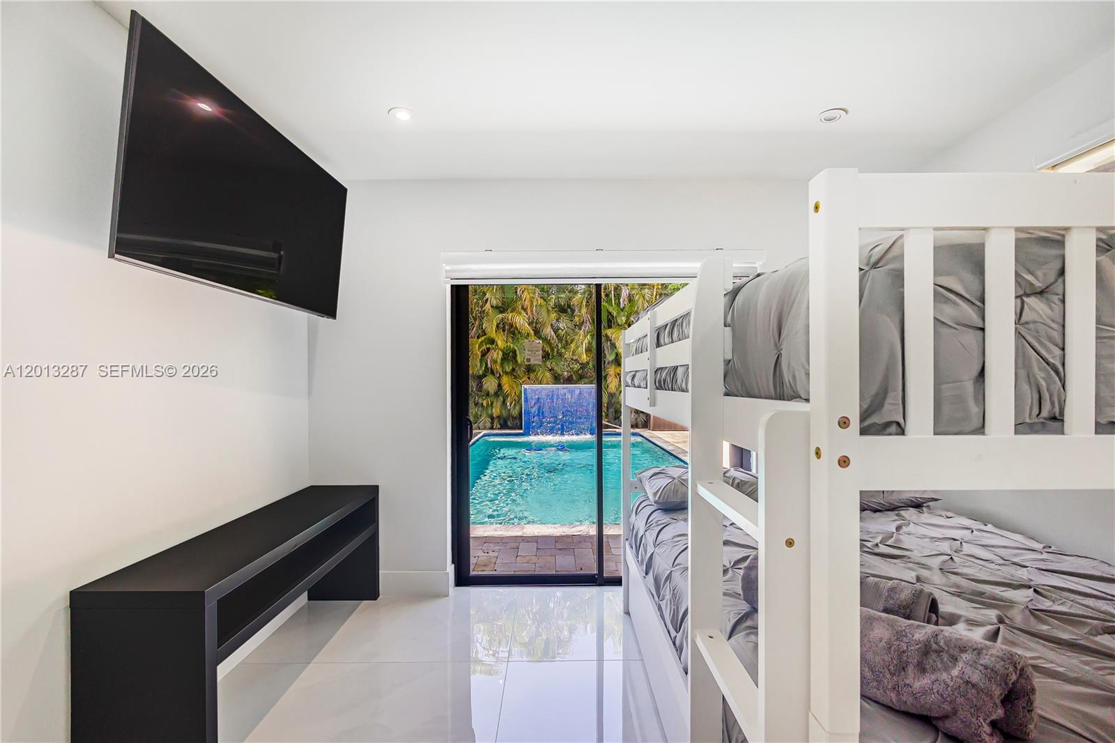 MIAMI LAKES EAGLE NEST SE - Residential
