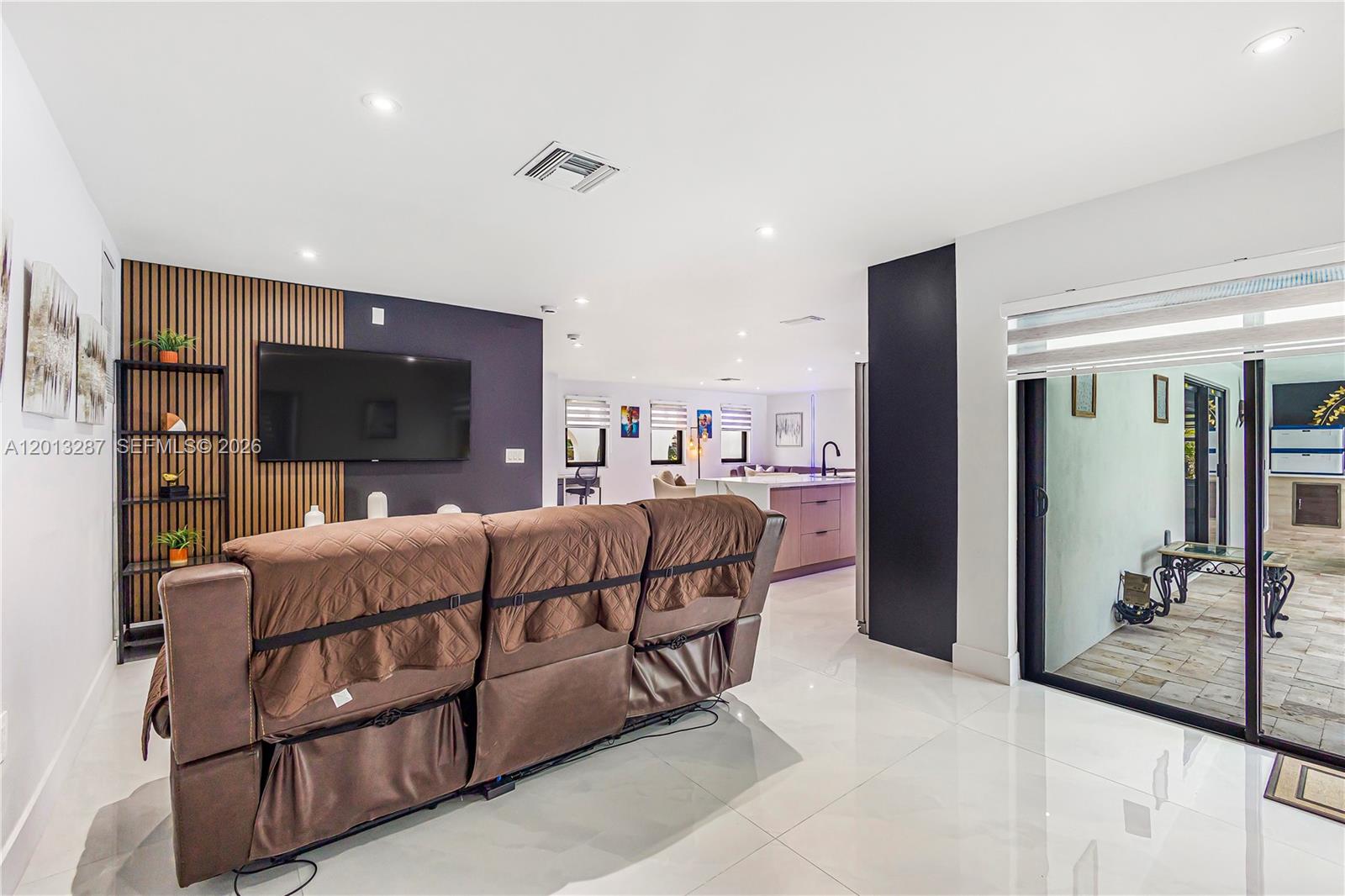 MIAMI LAKES EAGLE NEST SE - Residential