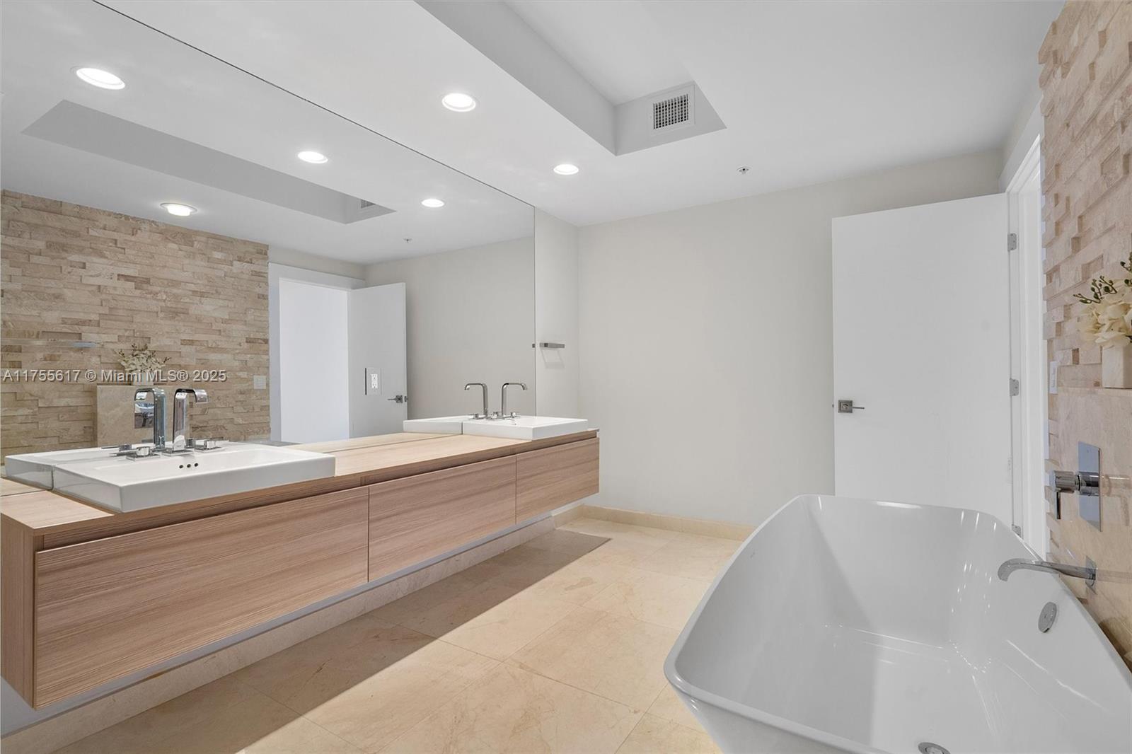 MARINA PALMS RESIDENCES S - Residential