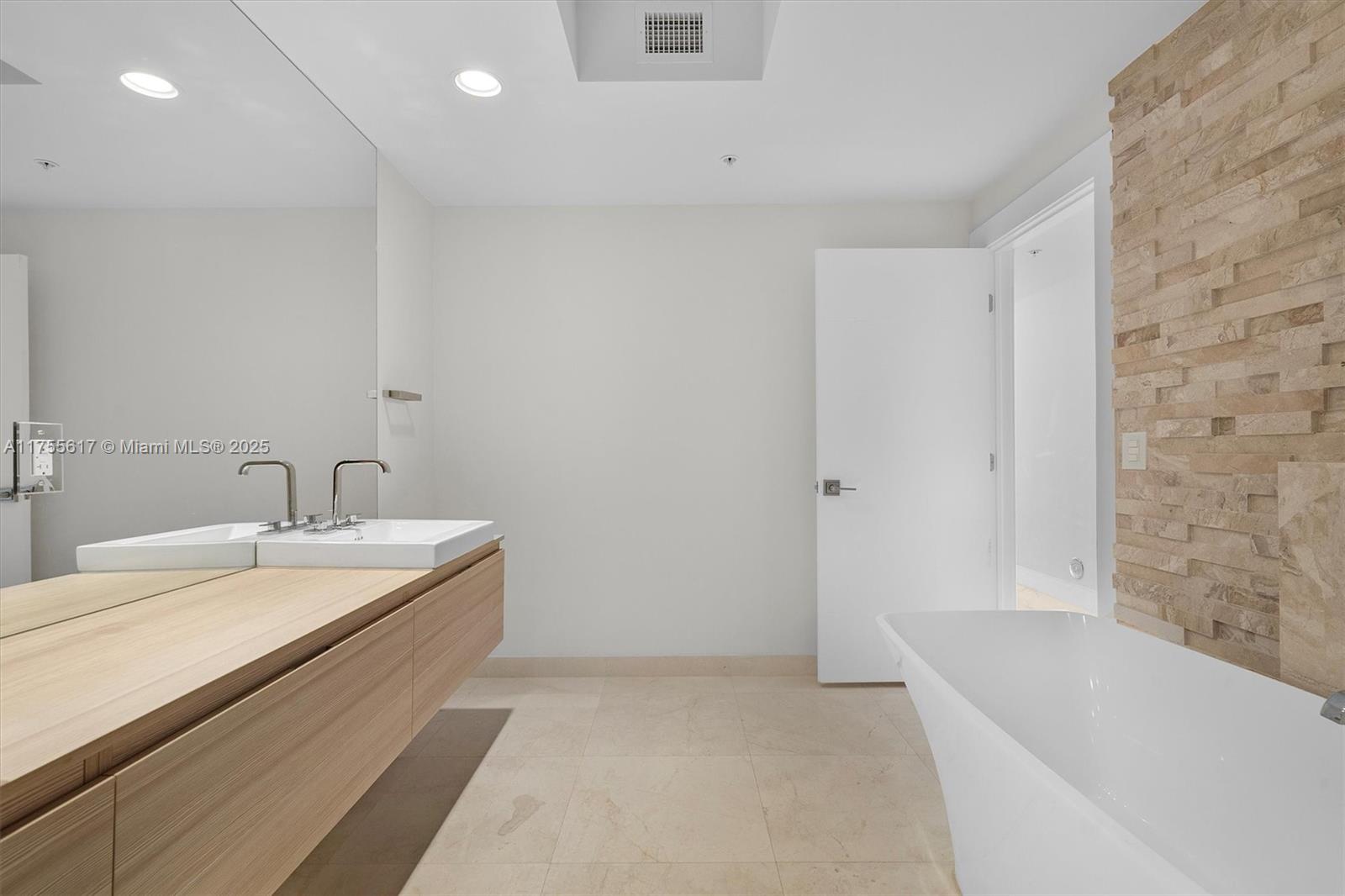 MARINA PALMS RESIDENCES S - Residential