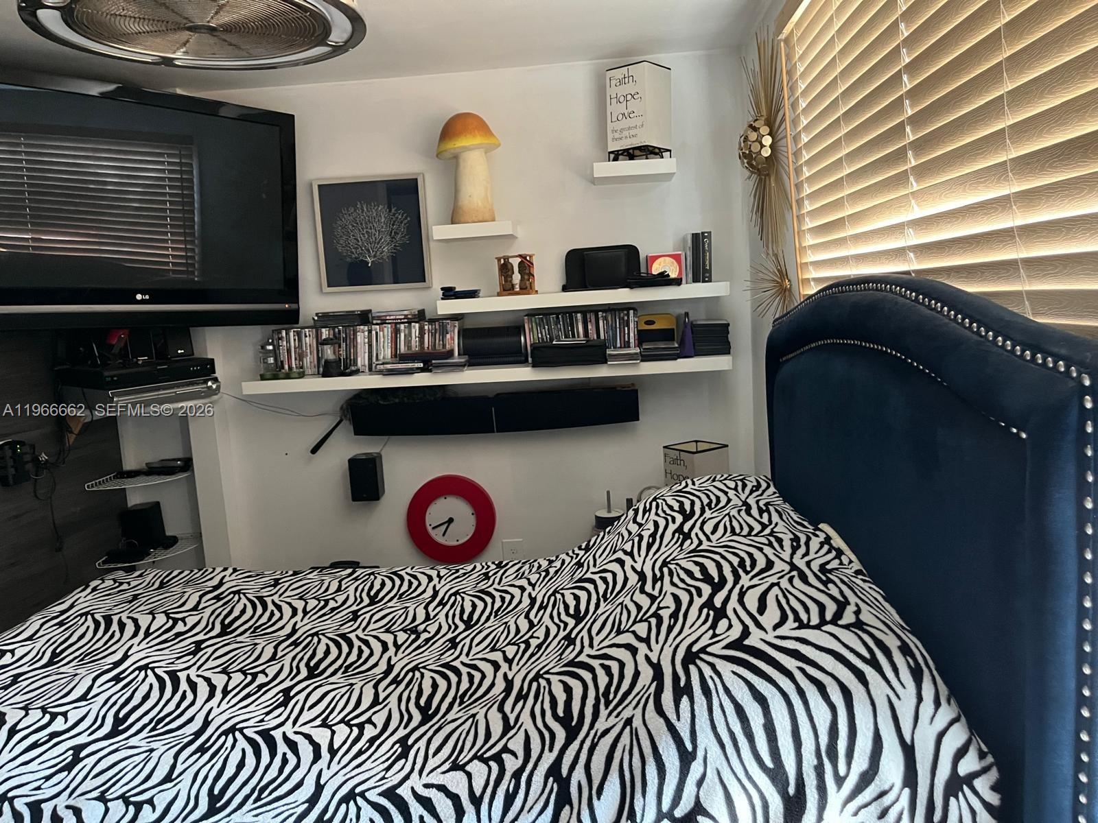 MONTURA SOUTH HALF (10080) - Residential