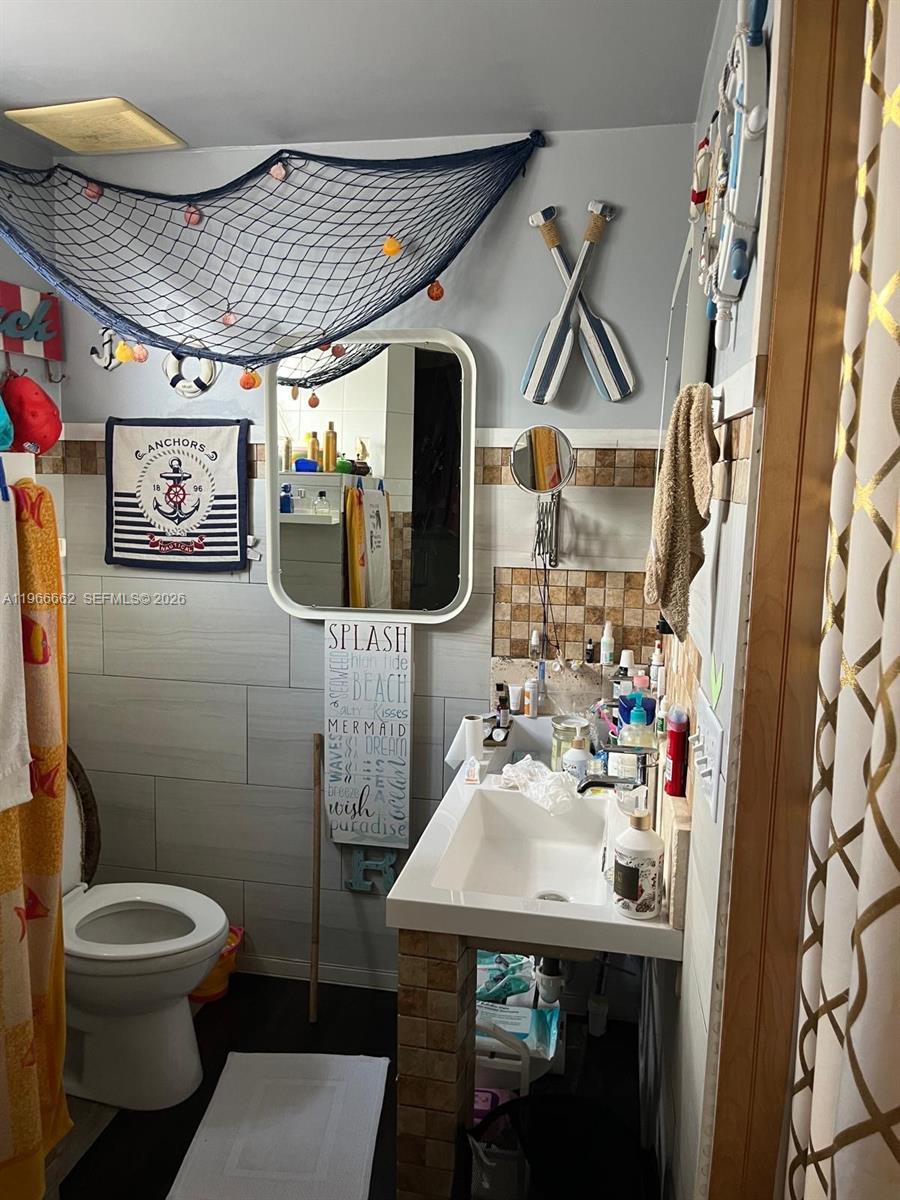 MONTURA SOUTH HALF (10080) - Residential