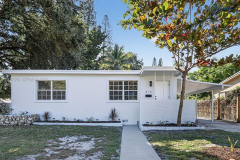 870 NE 144th St North Miami FL 33161