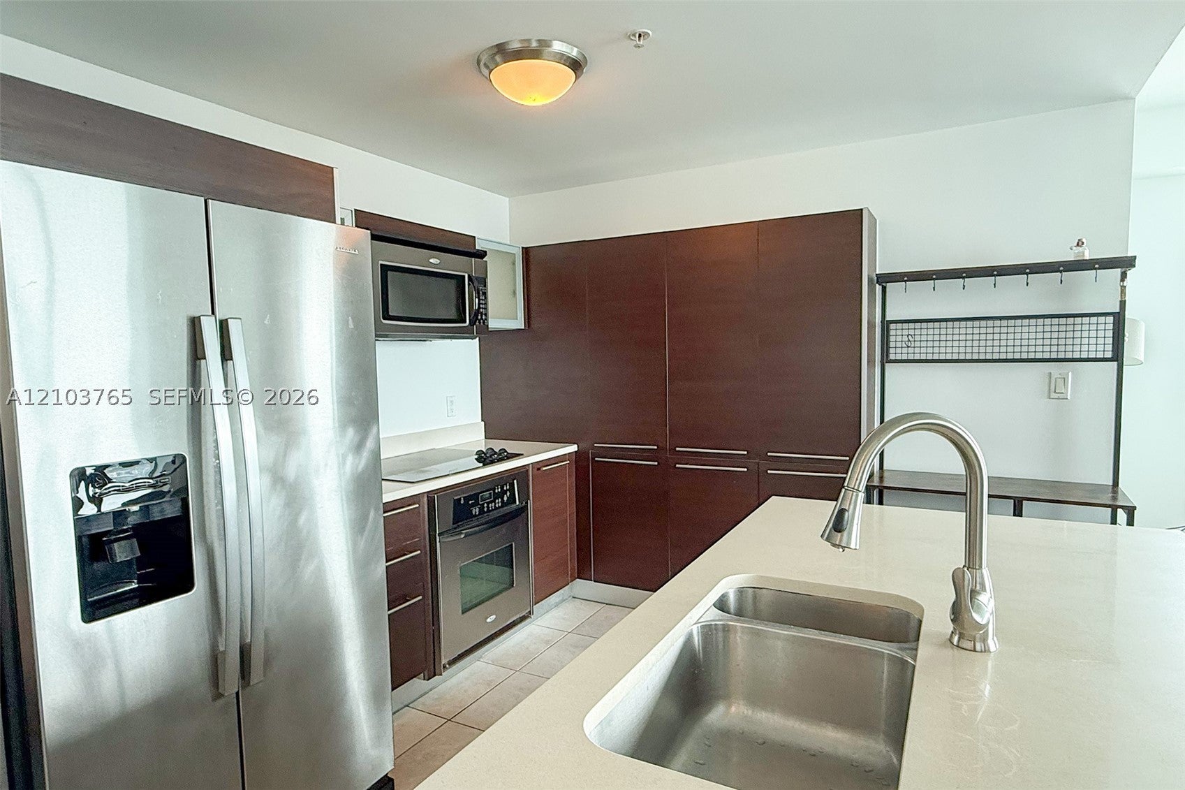 1900 N Bayshore Dr 4211