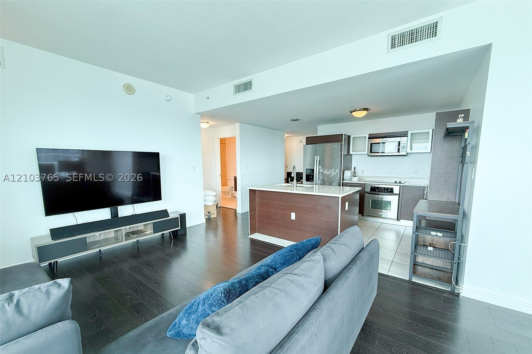 1900 N Bayshore Dr 4211