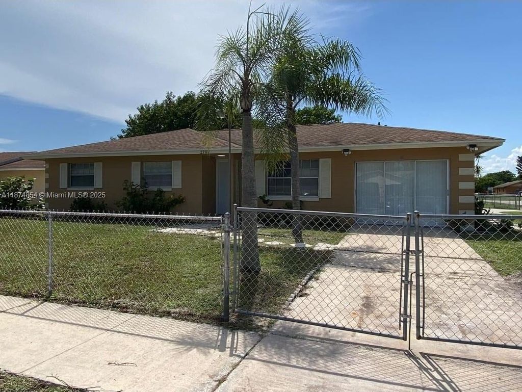 Photo of 2707 Essex Ct #A, Fort Pierce, FL 34946 (MLS # A11874854)