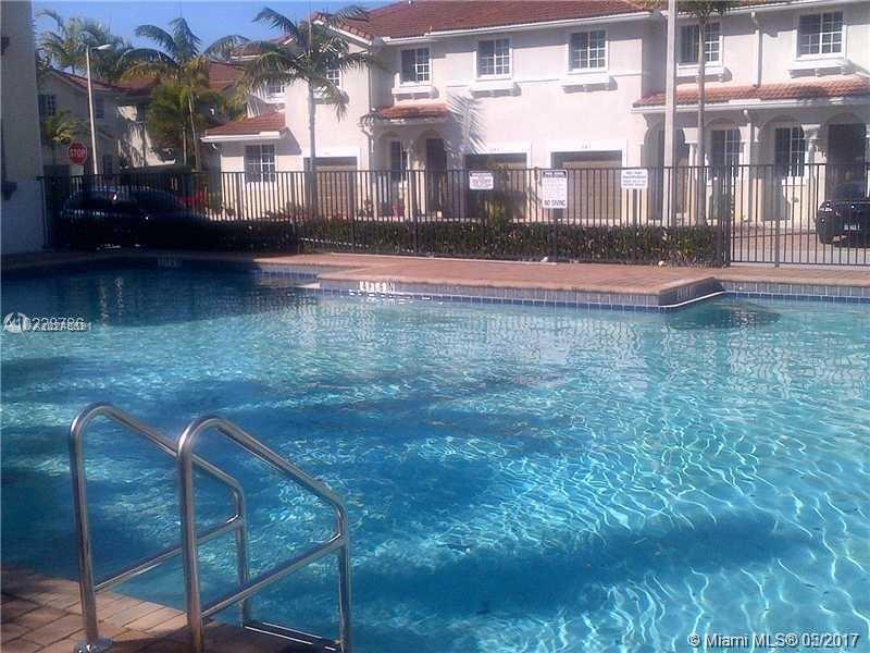 ESPECTACULAR TOWNHOME GREAT SPACES QUIET NEIGBOURS . A PLEASURE TO SHOW . ALL TILED AND WOOD . FRESH PAINT , SS APLIANCES . GOOD CREDIT SCORE IS REQUIRED