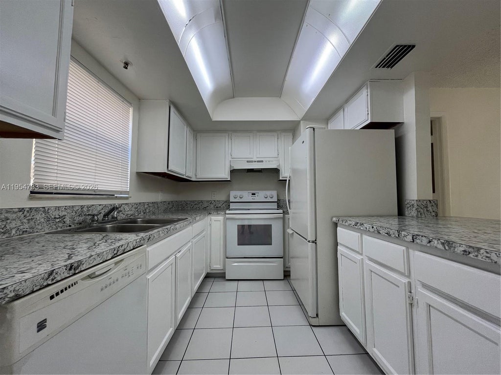 Photo of 2339 Linton Ridge Cir #E2, Delray Beach, FL 33444 (MLS # A11954733)