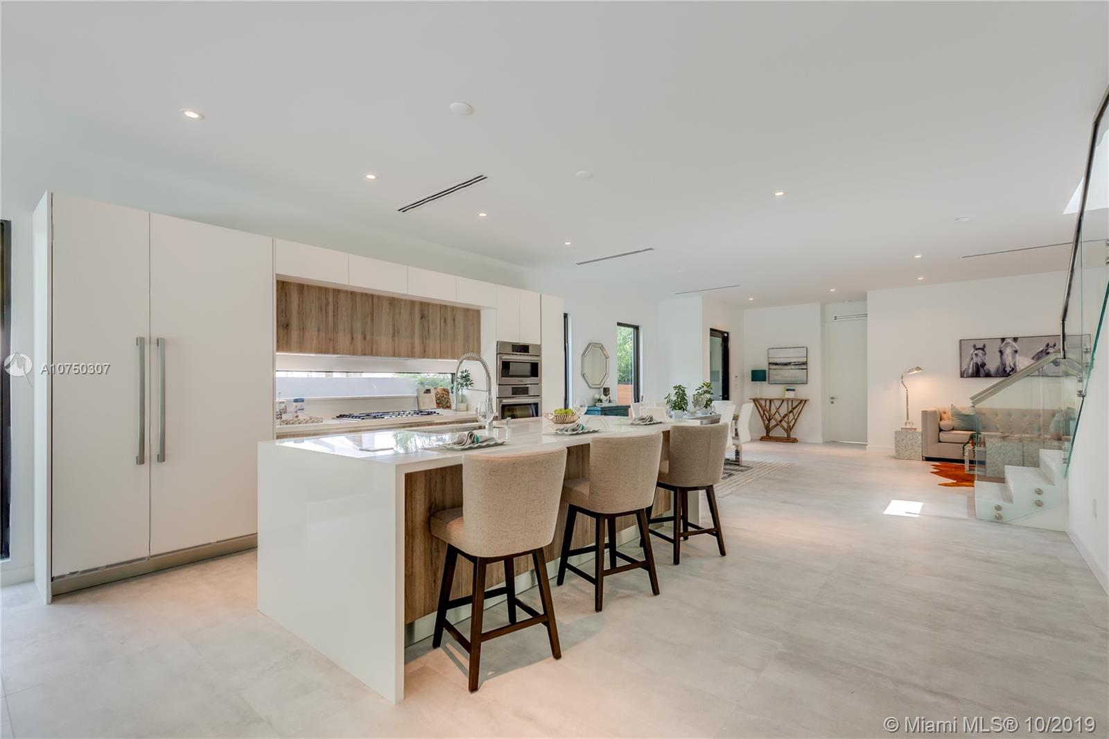 LINCOLN MANOR - Residential