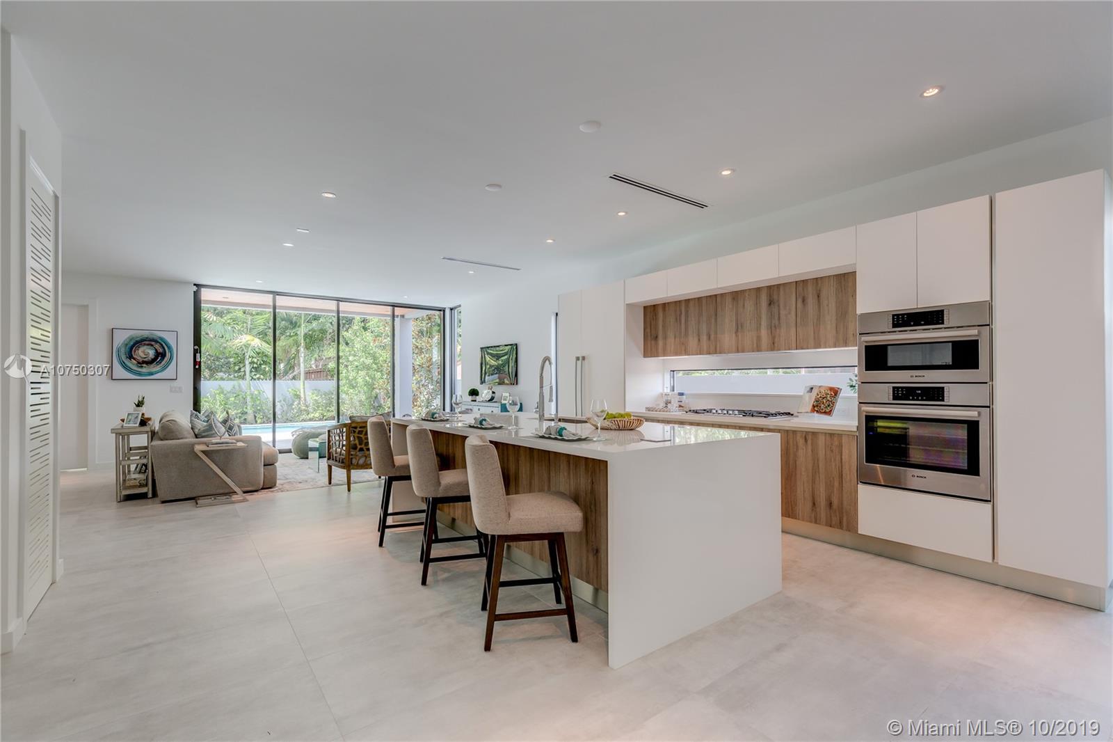 LINCOLN MANOR - Residential