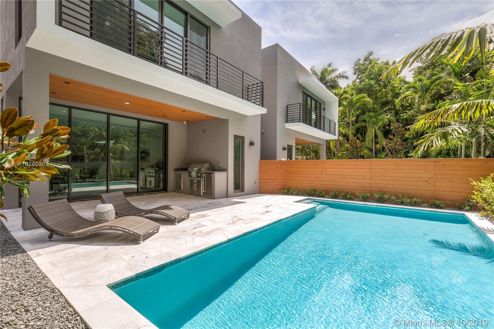 LINCOLN MANOR - Residential