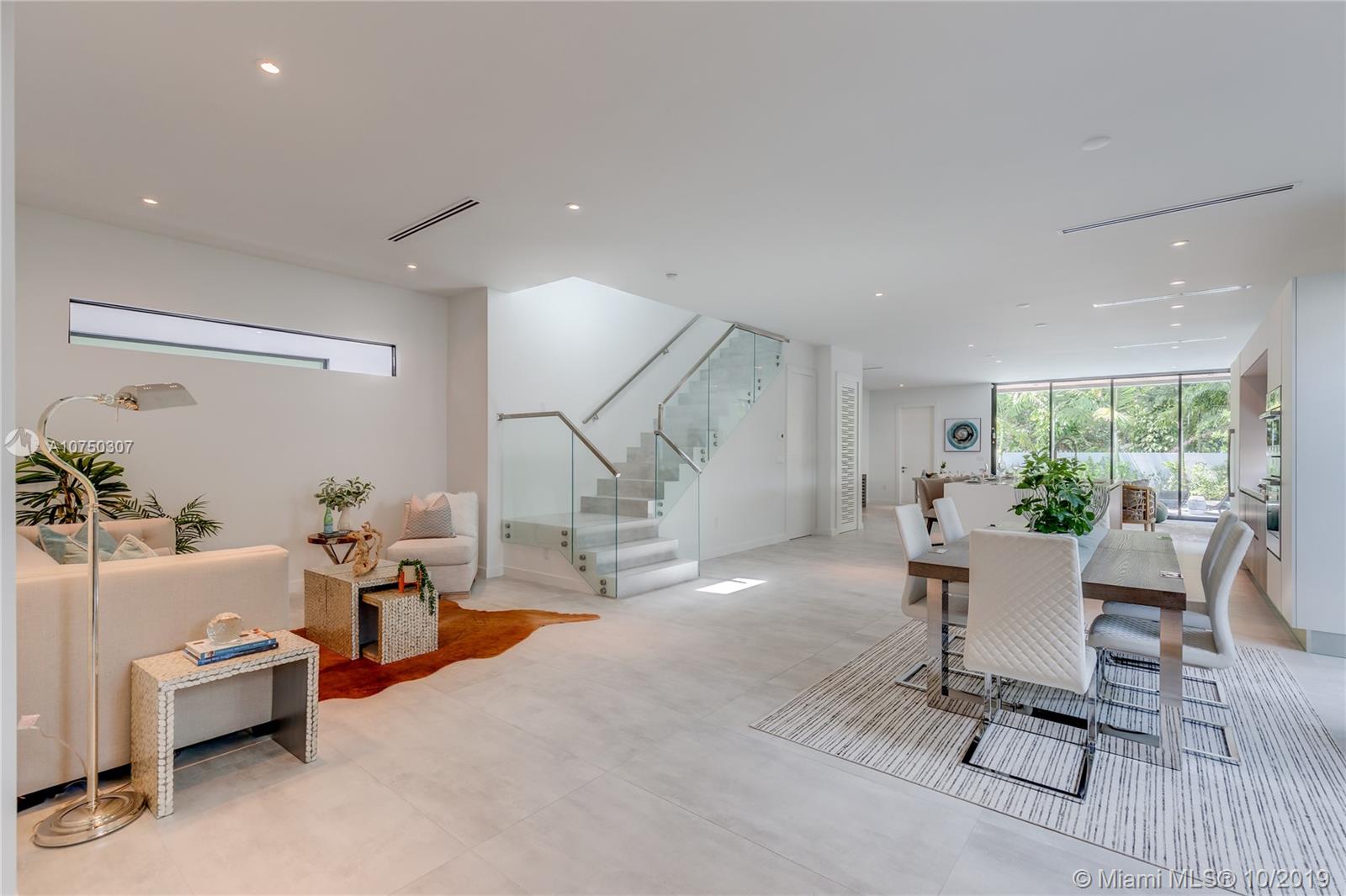 LINCOLN MANOR - Residential