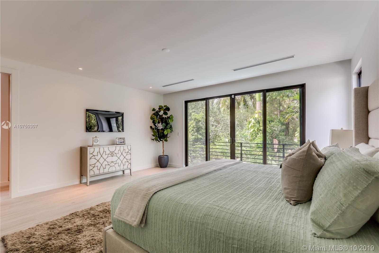 LINCOLN MANOR - Residential