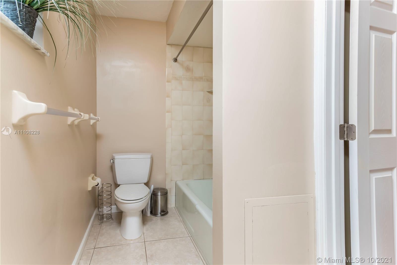 NORTH PALM BEACH VILLAGE - Residential Lease