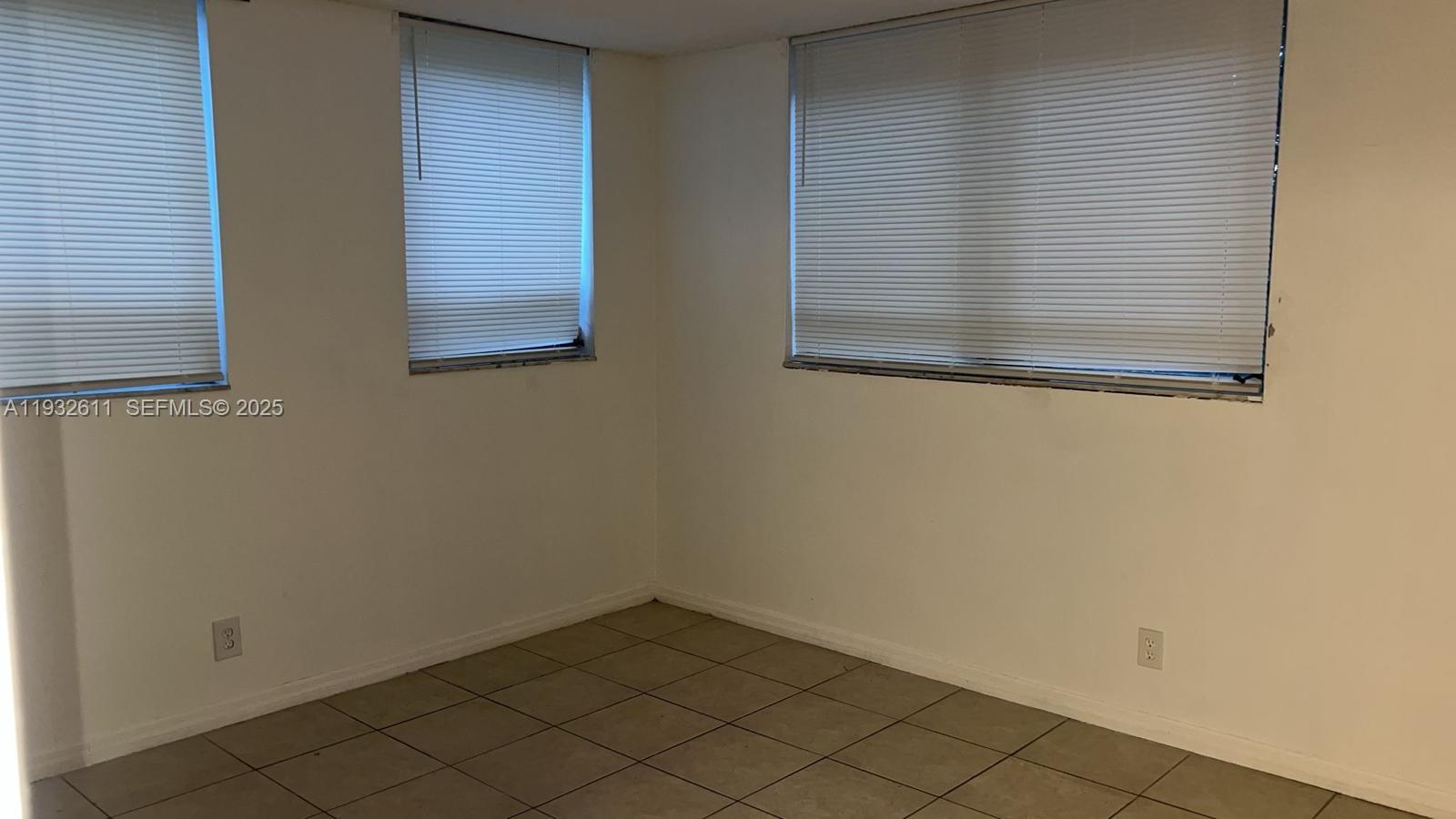 PRESIDENTIAL GOLFVIEW CON - Residential Lease