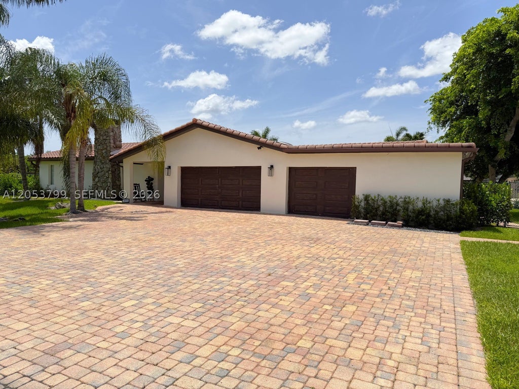 Photo of 10950 SW 40th Ct, Davie, FL 33328 (MLS # A12053799)
